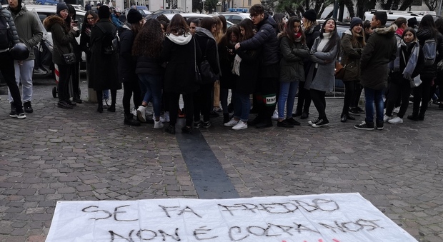 Napoli, scuole senza riscaldamento: in rivolta gli studenti del Garibaldi