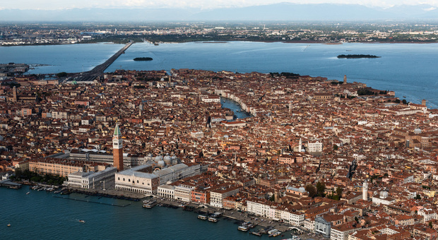 Gas serra, nel 2100 il livello del mare può aumentare di un metro: laguna di Venezia sorvegliata speciale