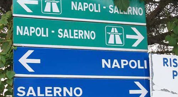 Lavoratori edili bloccano lo svincolo Napoli-Salerno. I sindacati: a rischio centinaia posti di lavori in tutta Italia