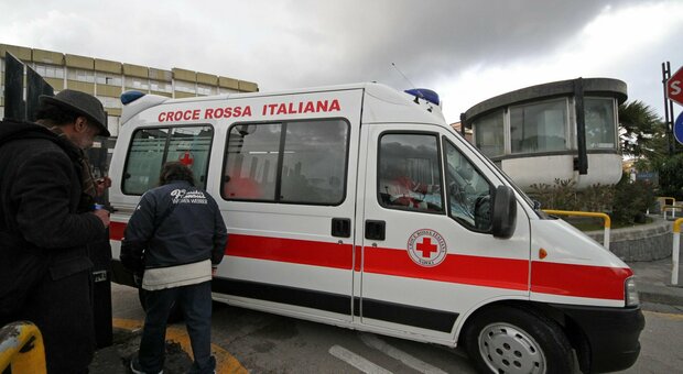 Napoli, minorenne ferito a una gamba da un colpo di pistola: «Lite in strada al Rione Sanità»