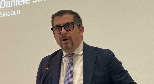 Il sindaco Daniele Silvetti: «I soldi? Sappiamo dove trovarli. Un milione dal forno crematorio»