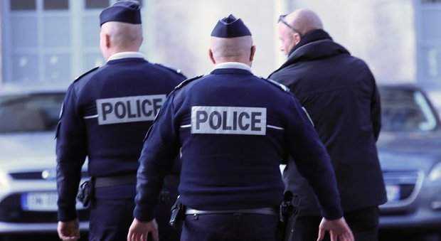 Gli agenti della polizia francese sono in stato di agitazione
