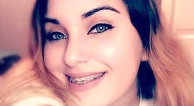 Usa, 18enne si spara al petto davanti ai genitori: era perseguitata on line dai bulli per il suo peso