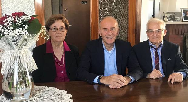 Tra Erminio e Pierina un amore lungo 60 anni: la festa con il sindaco