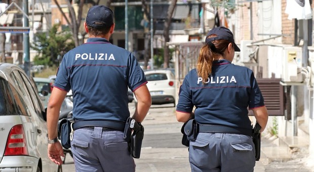 Rione Traiano, molesta e minaccia i vicini di casa: arrestato 51enne napoletano con precedenti