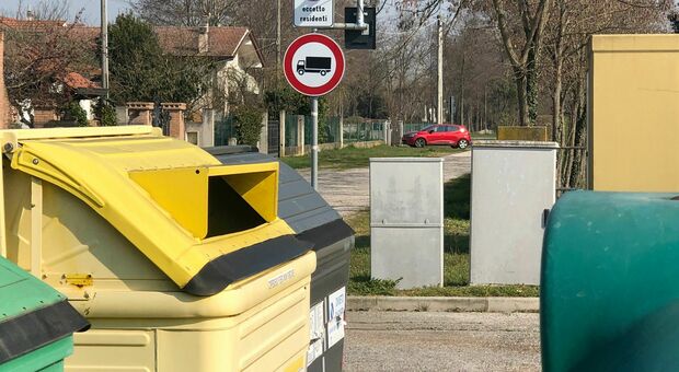 Il Comune acquista altre due fototrappole contro i "furbetti" dei rifiuti