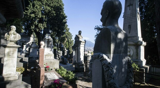 Commemorazione dei defunti, cimiteri aperti a Napoli: ok tutti i varchi dalle 7 alle 16