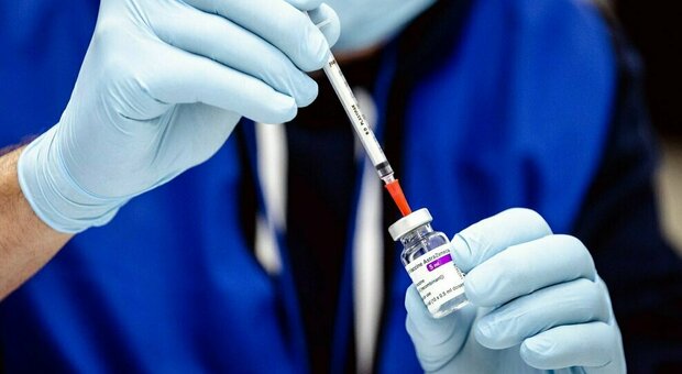 AstraZeneca, Gran Bretagna: «11 milioni di vaccinati e 3 casi non mortali di trombosi: nessuna relazione coi vaccini»