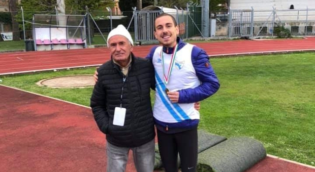A sinistra, l'allenatore Donato Chiavatti; a destra Lorenzo Dell'Orefice