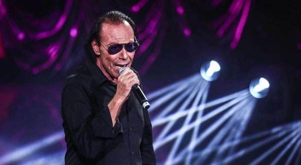 Antonello Venditti insulta una disabile durante il suo concerto a Barletta, poi si scusa su Facebook: «Ho sbagliato, non sono un mostro»