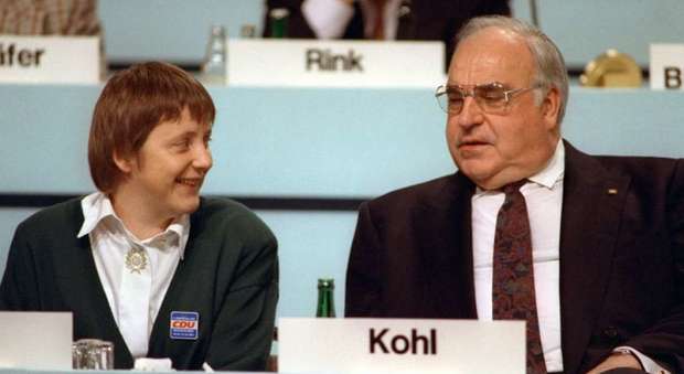 Il figlio di Kohl: «Anche colpa della Merkel se mia madre si uccise»