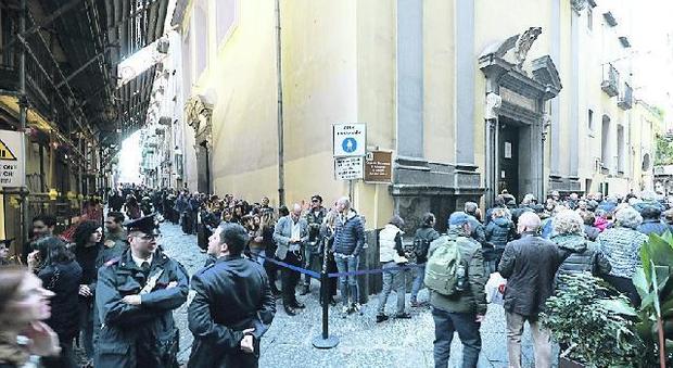 Napoli a rischio crollo, edifici nel degrado sulle strade dei turisti