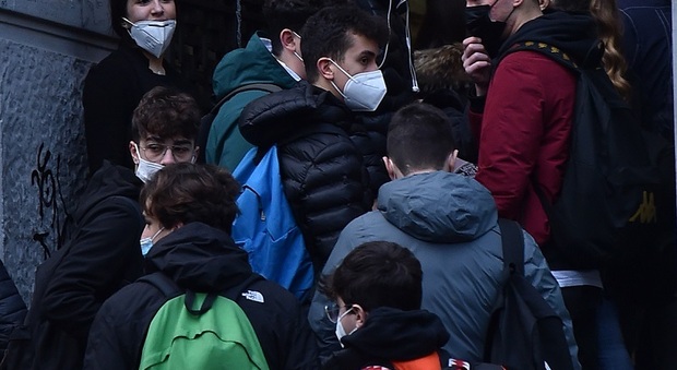 Liceale senza mascherina a Salerno, gli studenti minacciano occupazione Tasso