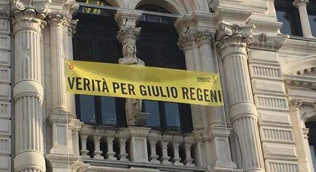 Striscione giallo per Giulio Regeni: il centrodestra chiede di rimuoverlo
