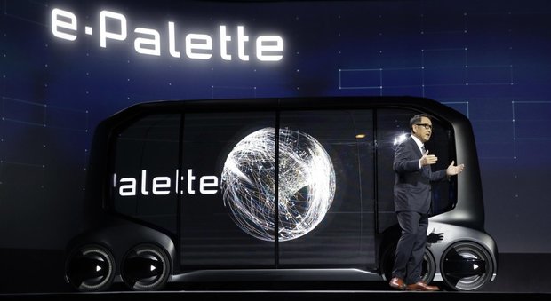 Akyo Toyoda, presidente di Toyota Motor Corporation, presenta al CES 2018 il concept e-Palette
