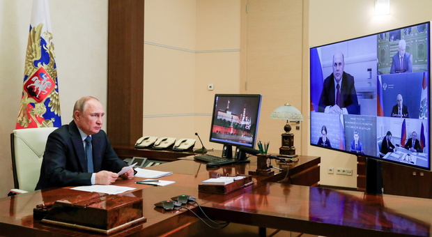 Russia, i redditi ufficiali di Putin e dei suoi ministri: il presidente dichiara 114mila euro e una casa di 77 metri quadri