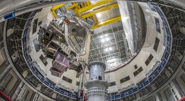 ITER, l'assemblaggio dei record: primo componete reattore in posizione
