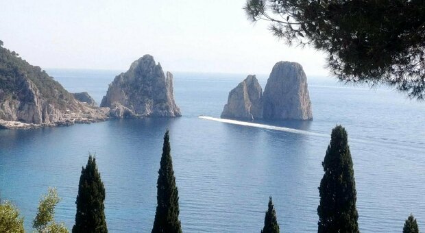 Isole, dove prenotare? Grecia avanti, ma da Capri all'Elba e Ponza le vaccinazioni corrono