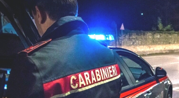 Monte Compatri, lite a calci e pugni poi gli spari: si barricano in casa e chiamano i carabinieri