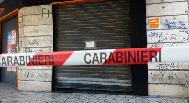 Solofra, bomba carta esplode davanti a negozio in via Casa Papa