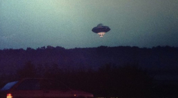 Avvistato un Ufo nel cielo di San Vicino "Una forma lenticolare con luce rossa"