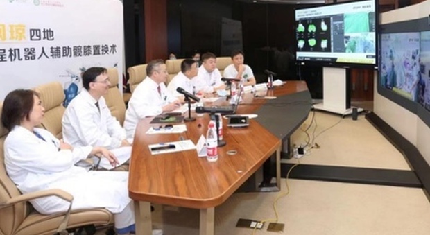 Cina, robot 5G usato in impianto protesi articolare: piano preoperatorio preparato grazie alla modellazione 3D