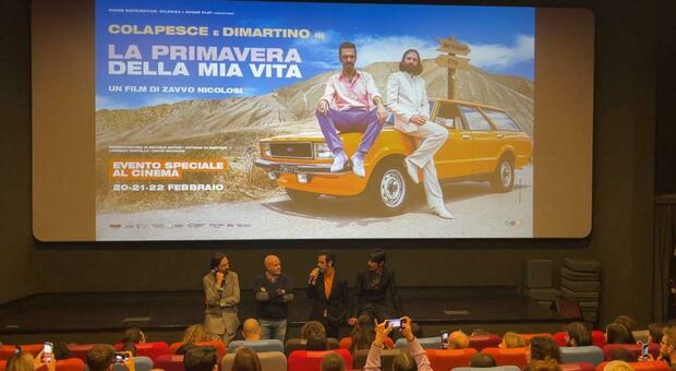 Colapesce e Dimartino, show a sorpresa alla presentazione barese del film