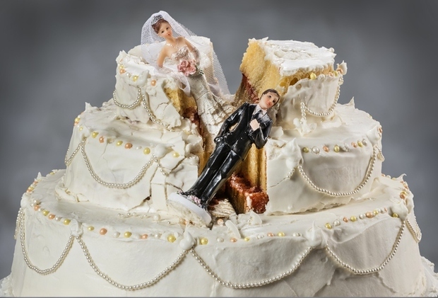 Un uomo sposa la stessa donna quattro volte e divorzia tre volte in 37 giorni per ottenere l'indennità di lavoro
