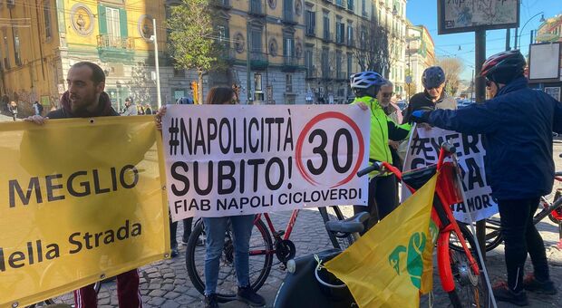 "Napoli Città 30", flash mob in via Foria: «Basta morti in strada»