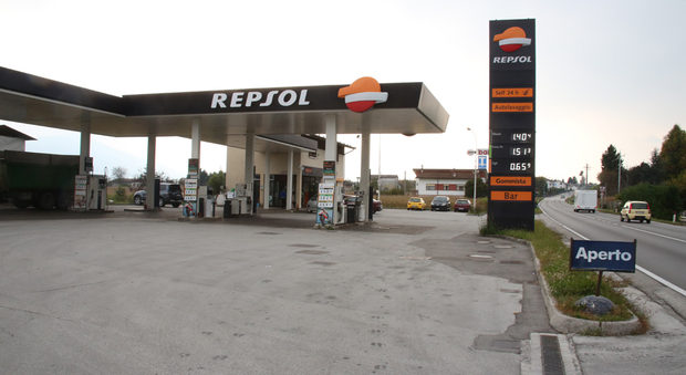Ladri assaltano il benzinaio: «È la terza volta, mollo tutto»
