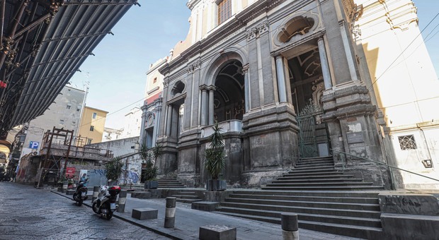 Napoli: scavi abusivi per realizzare un garage, chiesa del '600 a rischio crollo. Interviene la Procura