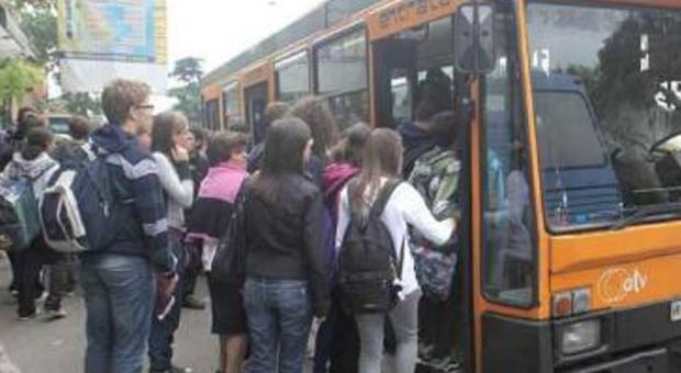 Bus strapieni e studenti a piedi I genitori vanno dall’avvocato