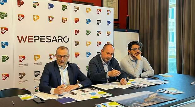 Pesaro, presentato il cartellone estivo con vista Pesaro Capitale 2024: da Capossela a Mirko Casadei
