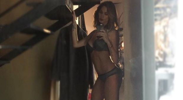 Melissa Satta, il backstage sexy infiamma camerino e Instagram