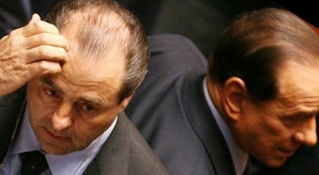 Berlusconi, siglata la pace con Di Pietro: l'ex pm ritira una querela, ma il leader di FI lo risarcisce