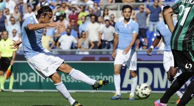 Il gol di Mauri in Lazio-Sassuolo (LaPresse)