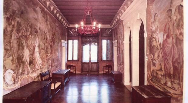 L'interno di villa Sgaravatti a Saonara, affrescata dalla Scuola del Tiepolo