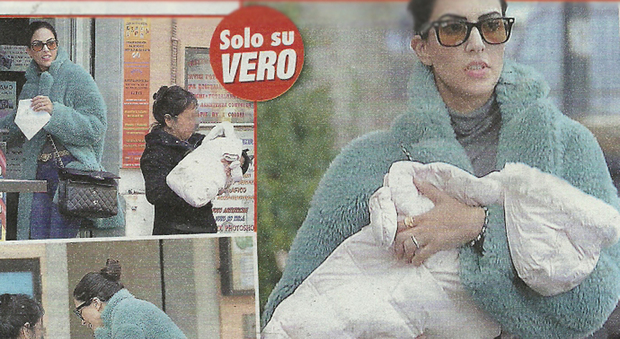 Rocio Morales a passeggio con la figlia Alma (Vero)