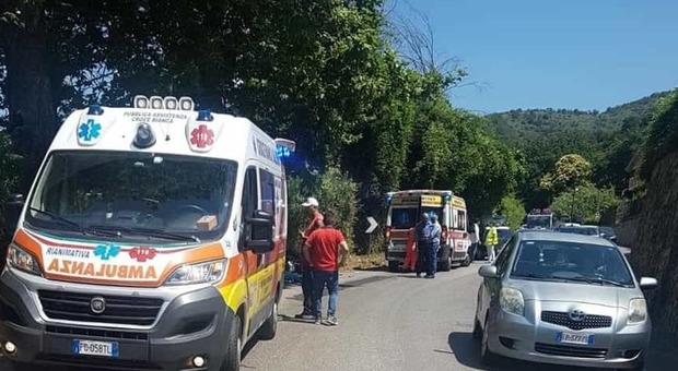 Auto contro moto a Salerno: morto 75enne, ferito conducente