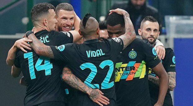Dzeko, Vidal e de Vrij regalano la prima vittoria in Champions League all'Inter. Contro lo Sheriff finisce 3-1