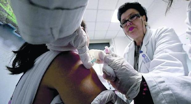 Meningite, è psicosi a Milano: vaccini triplicati. “Non c'è nessuna emergenza”