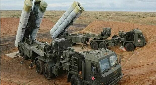 Guerra Ucraina, i russi sprecano missili terra-aria di batterie S400 Morfeo Niobio da un miliardo di dollari per bombardare le città: mossa disperata?