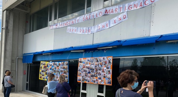 La manifestazione dei lavoratori dell'impianto Safilo a Martignacco, destinato alla chiusura