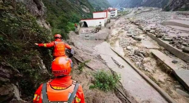 Frana seppellisce villaggio nel sud della Cina: almeno 47 dispersi