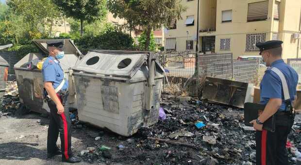 Blitz degli anarchici a Roma, fiamme ai cassonetti e danni ad alcune banche