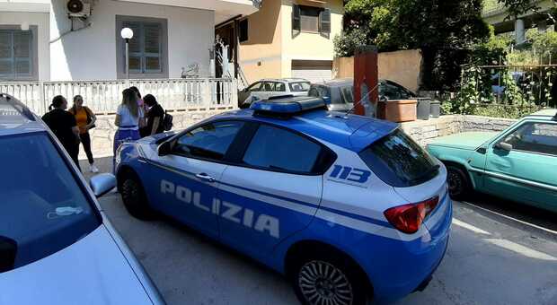 Omicidio a Napoli oggi: 28enne con precedenti ucciso con cinque colpi di pistola alla testa