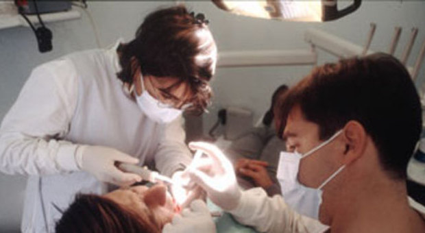 ​Sanità, falso dentista a Pescara: ​sequestrato studio da un milione
