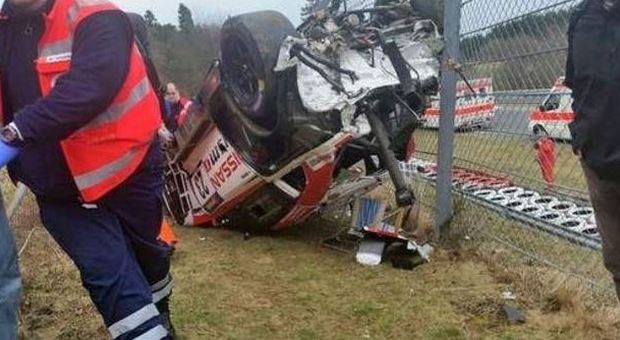 Nurburgring, auto endurance vola sul pubblico: un morto e feriti