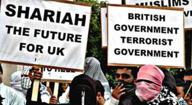 Musulmani manifestano a Londra: