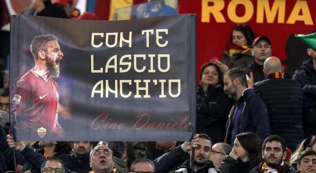 Addio De Rossi, l'omaggio dei tifosi: «Siamo tutti DDR»